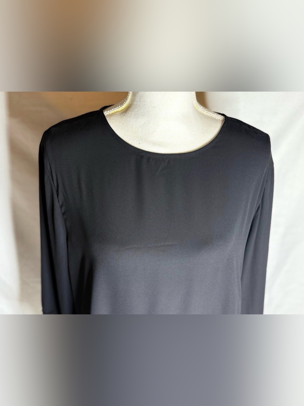Chico’s Womens Blouse Size 2 Black Asymmetrical Bell Sleeve Top Flowy Shirt New - Picture 3 of 11